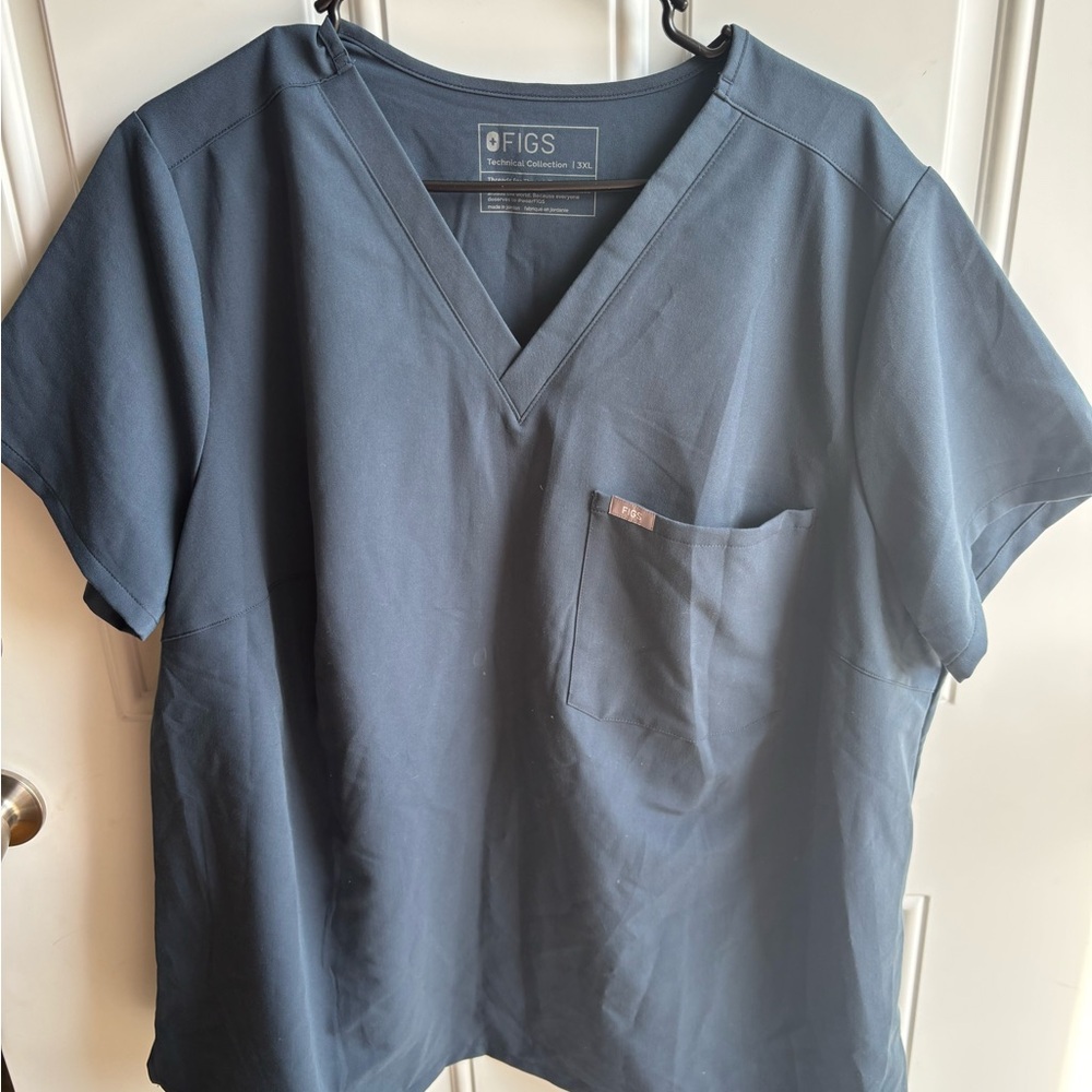 FIGS Women's Scrub Top